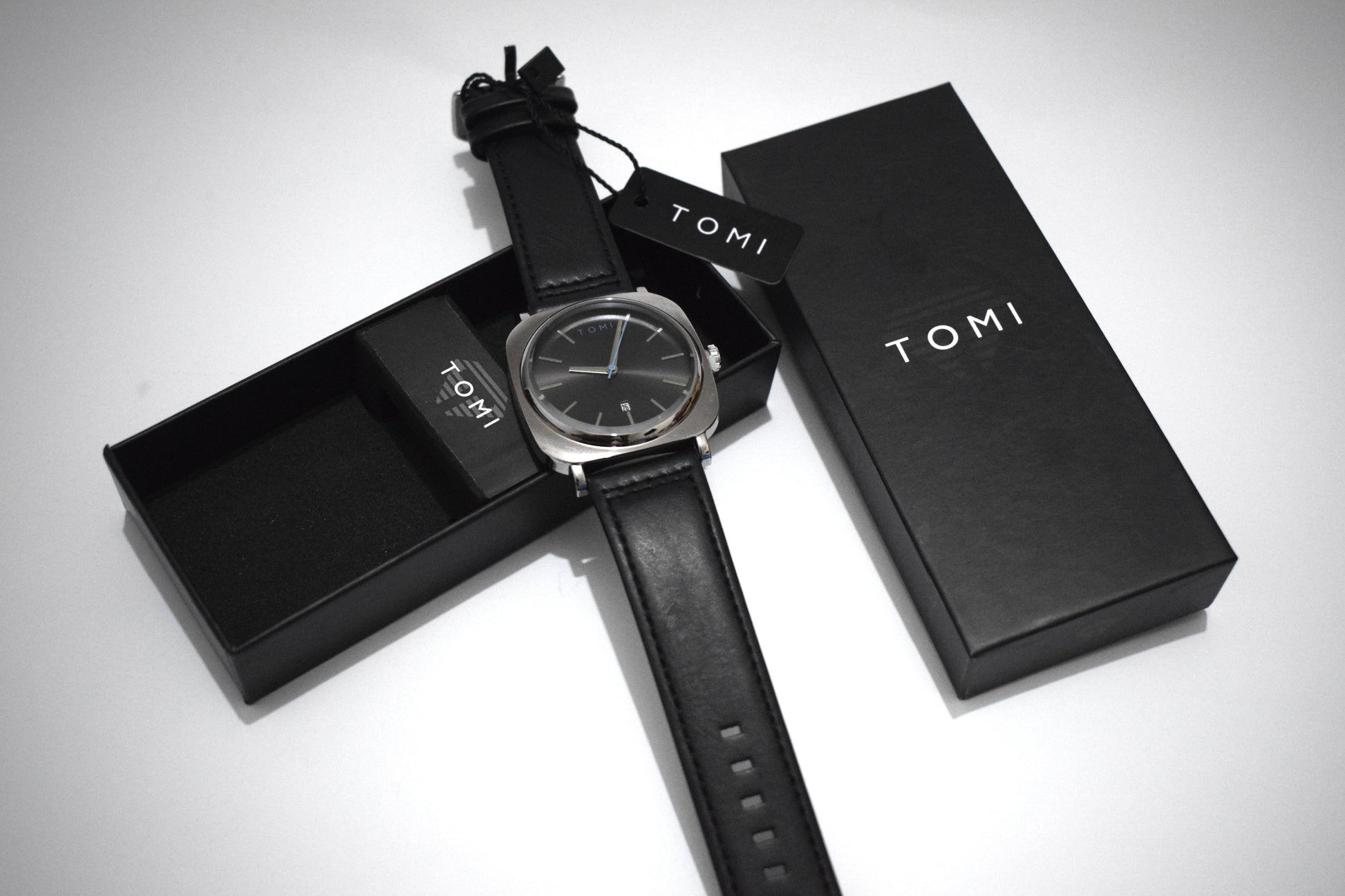 TOMI Mens Watch  leather strap