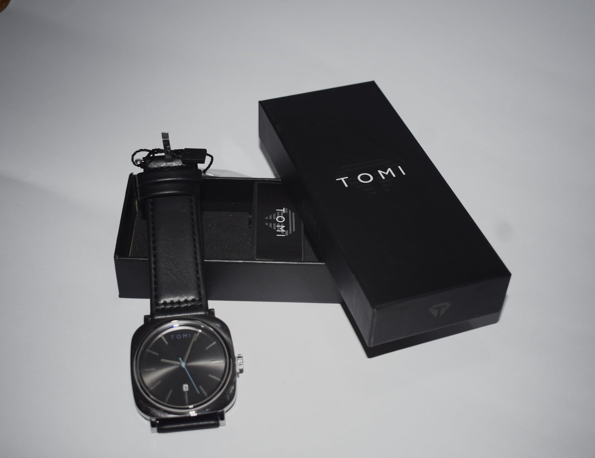 TOMI Mens Watch  leather strap